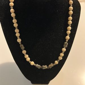 Handmade necklace with magnesite stone and green jade.